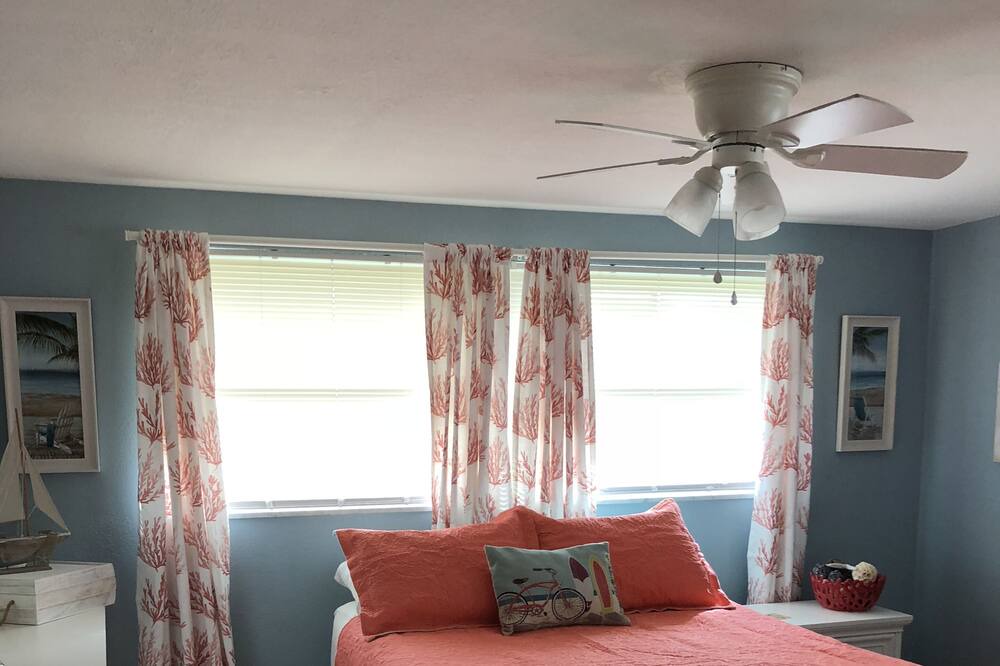 Photo of Bedroom in Jasmine Lakes