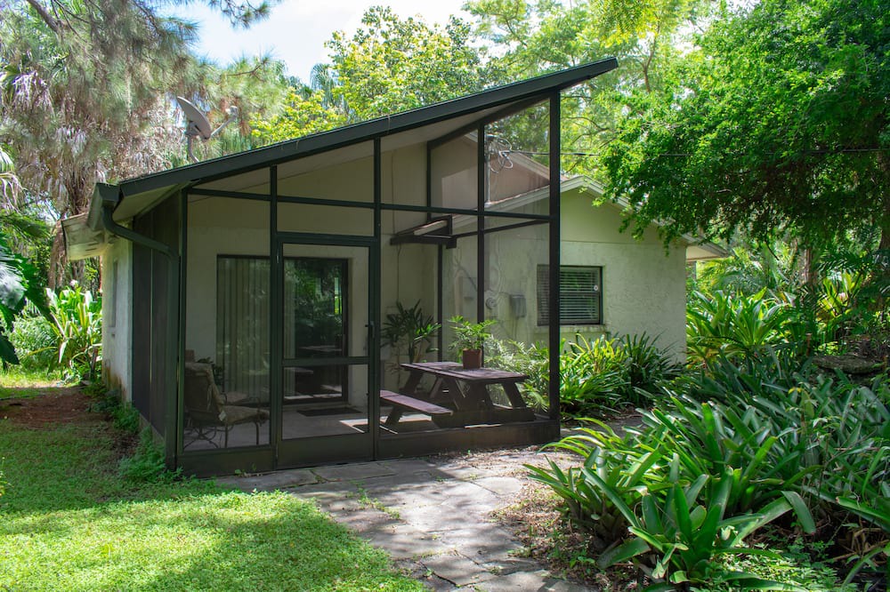 Photo of Patio Balcony in Palm River-Clair Mel