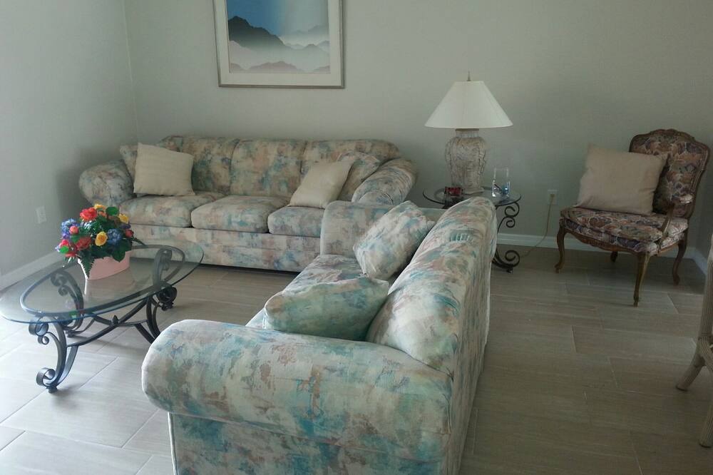 Photo of Livingroom in Gulf Gate Estates
