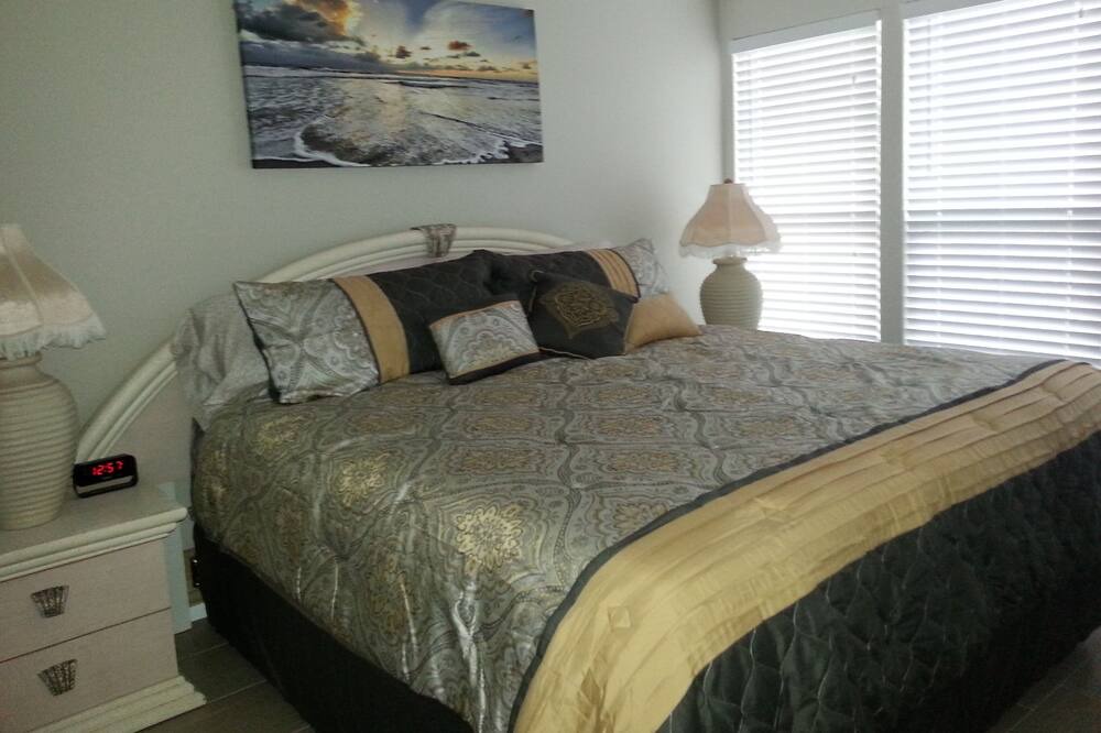 Photo of Bedroom in Gulf Gate Estates