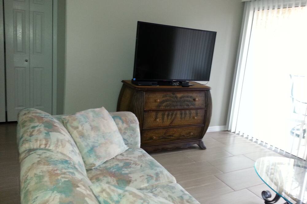 Photo of Livingroom in Gulf Gate Estates
