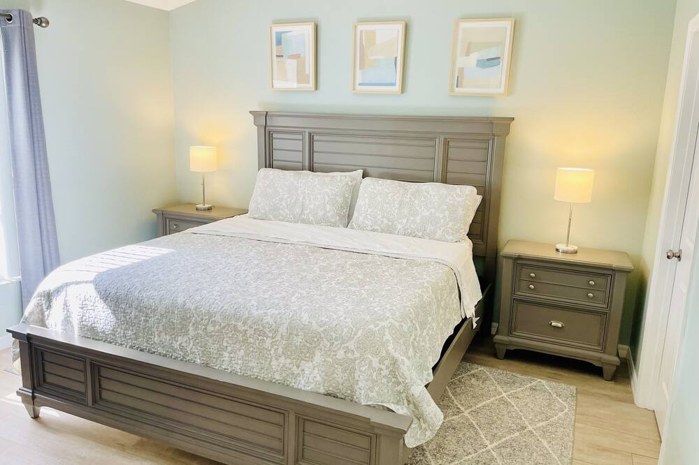 Photo of Bedroom in Woodridge