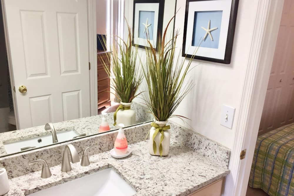 Photo of Bathroom in Woodridge