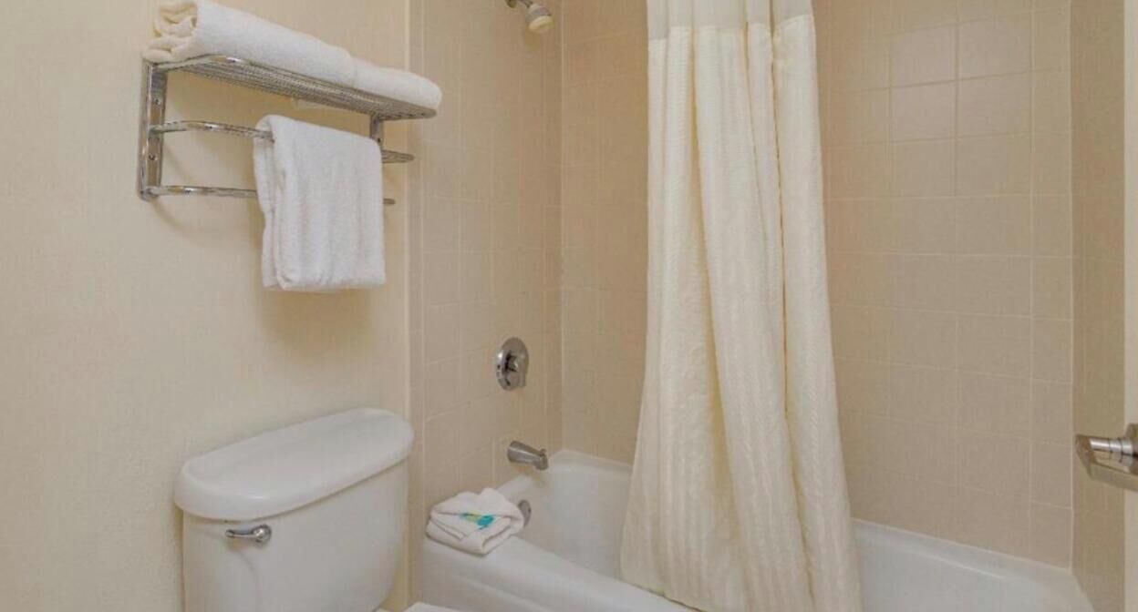 Photo of Bathroom in Ortona Park
