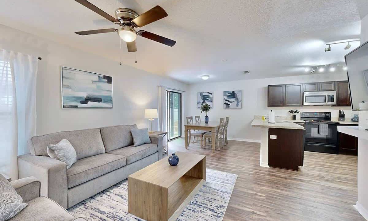 Photo of Livingroom in Brooksville