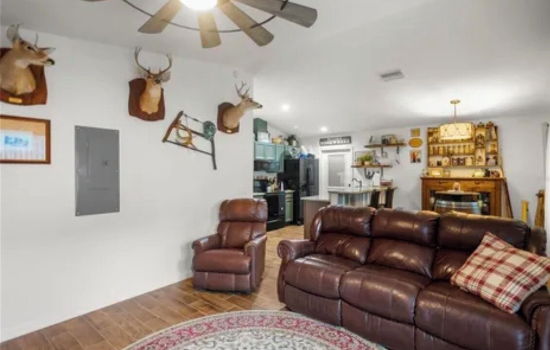 Photo of Livingroom in Salt Springs
