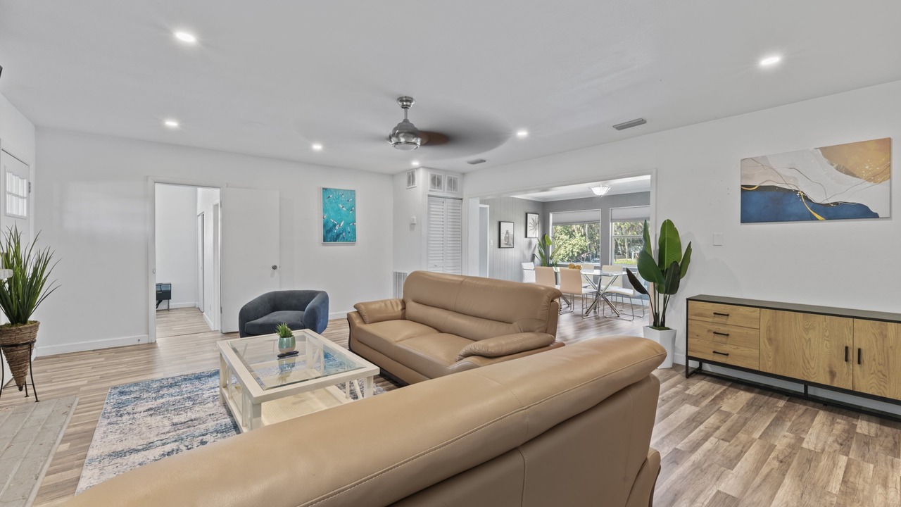 Photo of Livingroom in Palm River-Clair Mel
