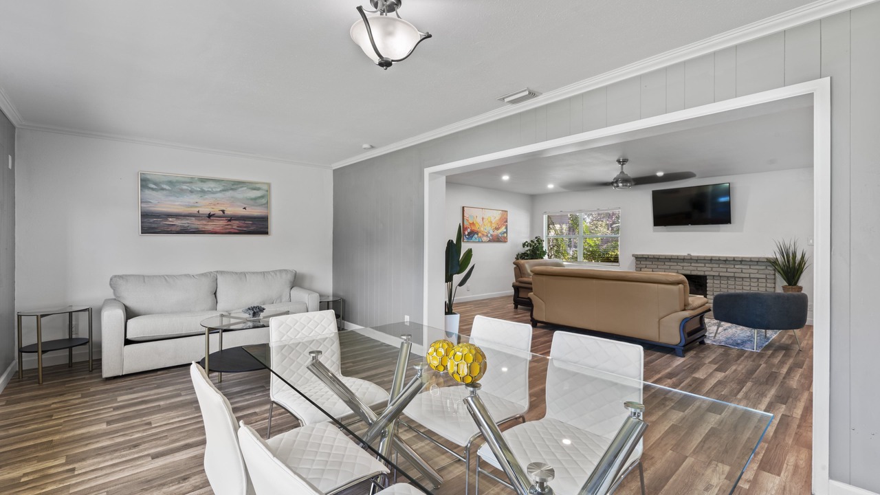 Photo of Livingroom in Palm River-Clair Mel