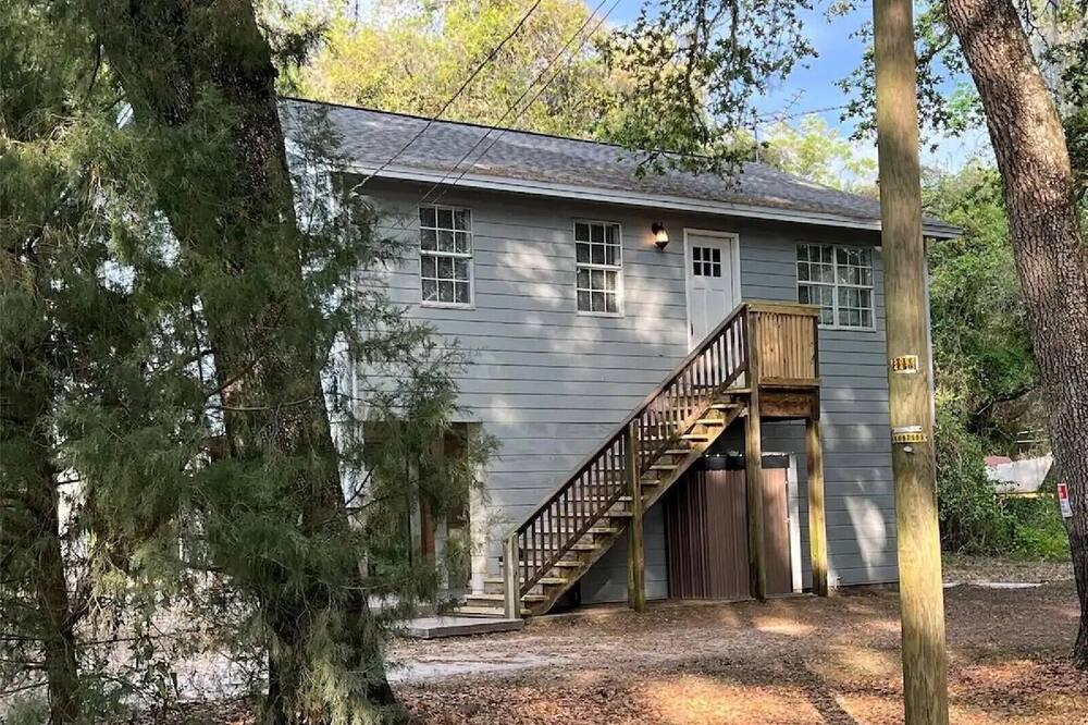 Photo of Outdoor in Ridge Manor