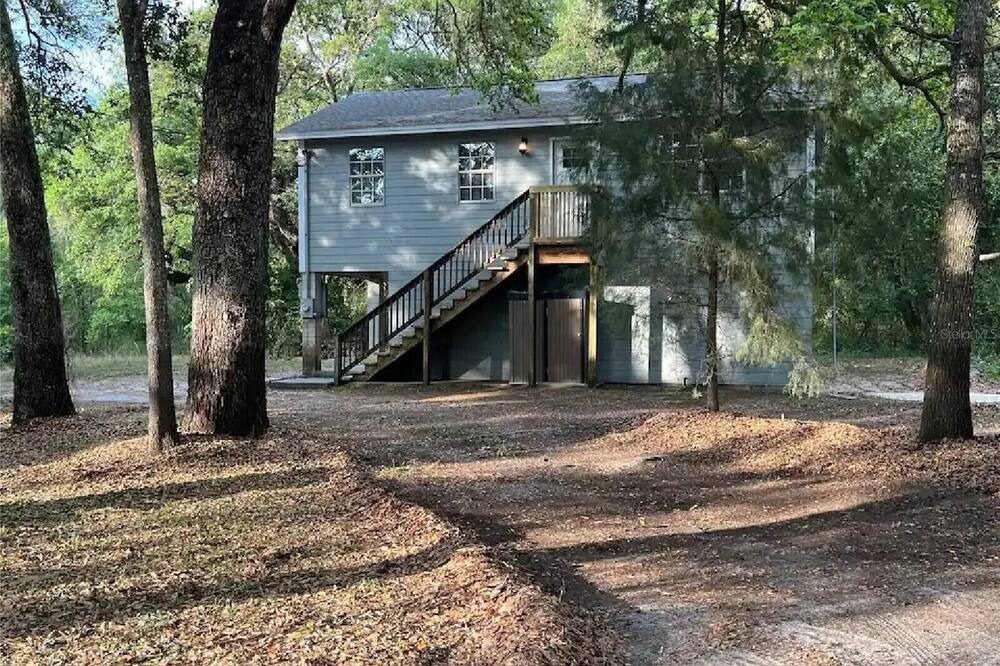 Photo of Outdoor in Ridge Manor