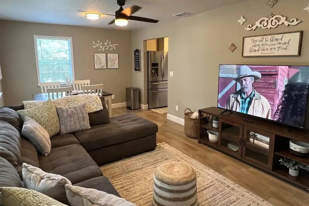 Photo of Livingroom in Ridge Manor