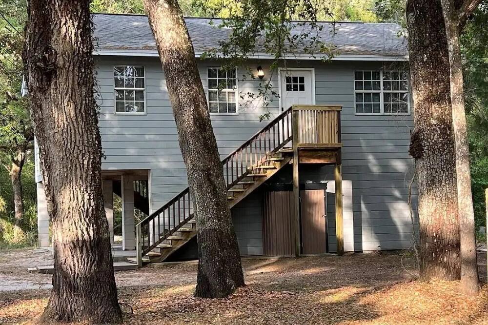 Photo of Outdoor in Ridge Manor