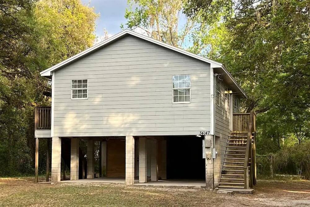 Photo of Outdoor in Ridge Manor