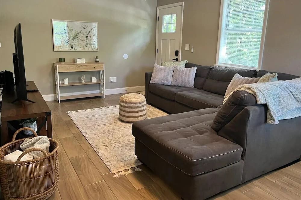 Photo of Livingroom in Ridge Manor