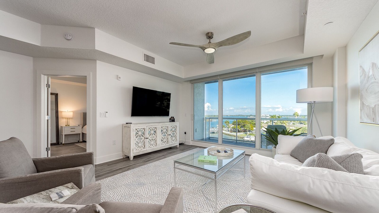 Photo of Livingroom in Island Estate