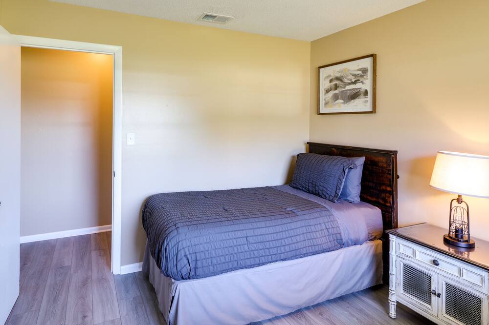 Photo of Bedroom in Silver Springs Shores