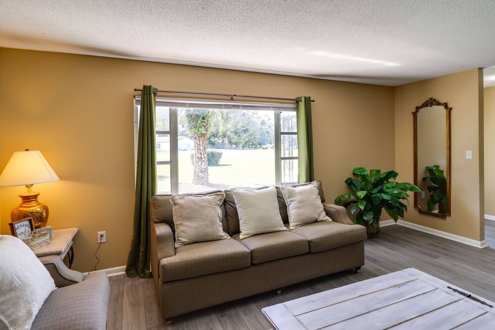 Photo of Bedroom in Silver Springs Shores