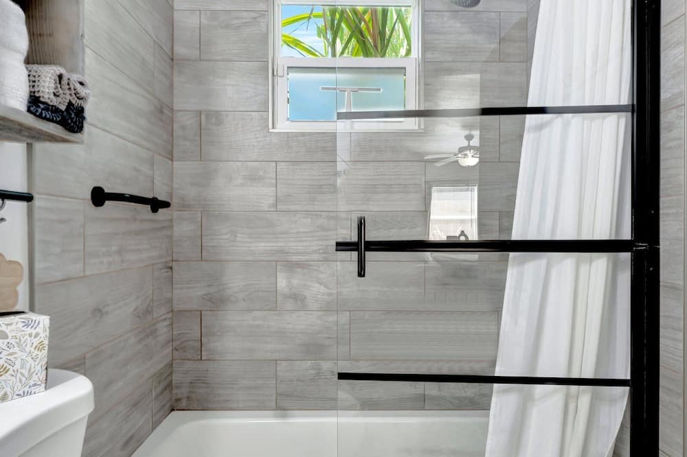 Photo of Bathroom in Largo