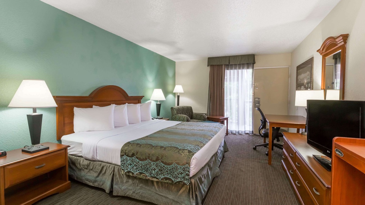 Photo of Bedroom in Arlington Park