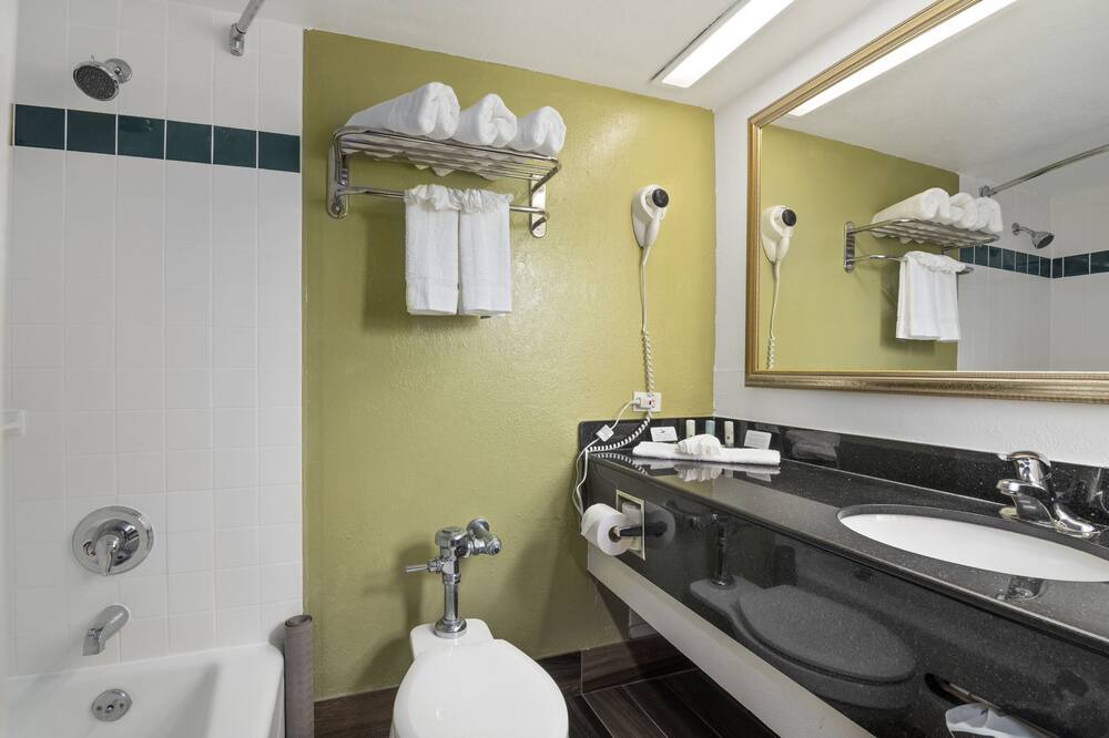 Photo of Bathroom in Golfview