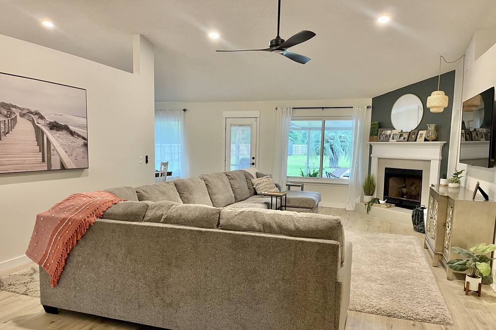 Photo of Livingroom in Milton
