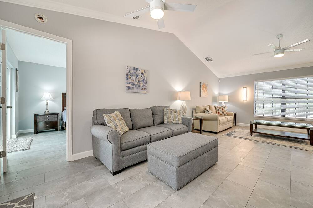 Photo of Livingroom in Orchid Lake Village