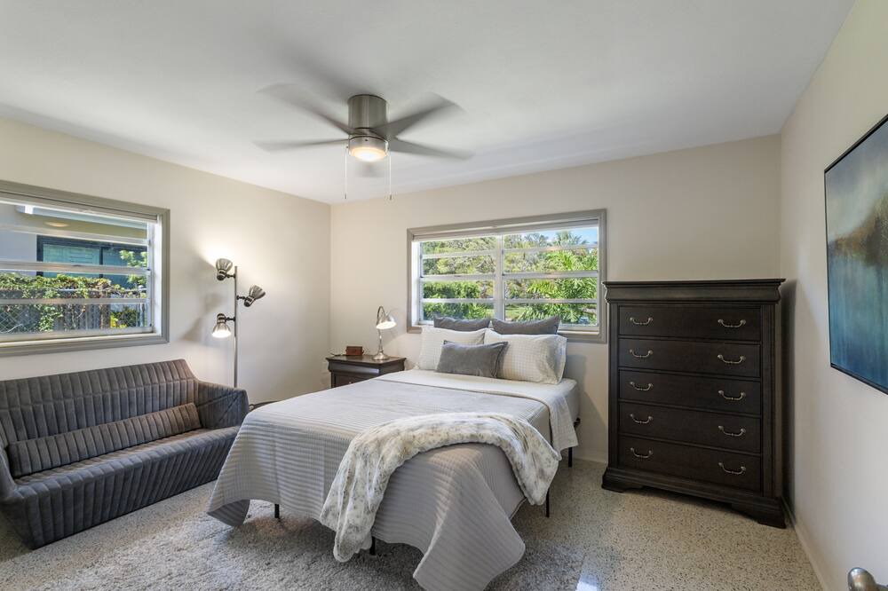Photo of Bedroom in Pinellas Point