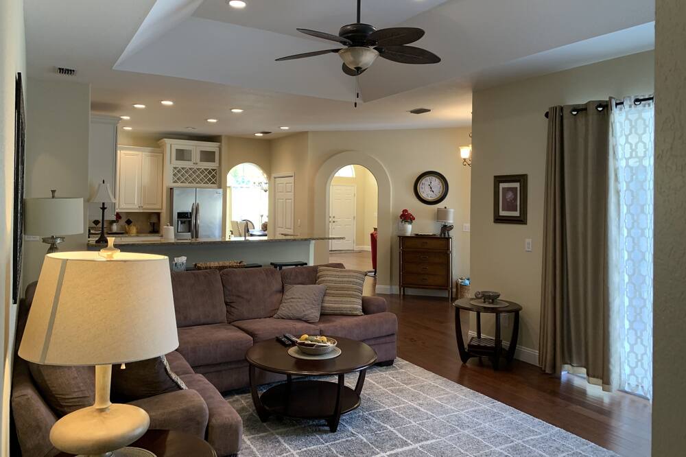 Photo of Livingroom in Apollo Beach