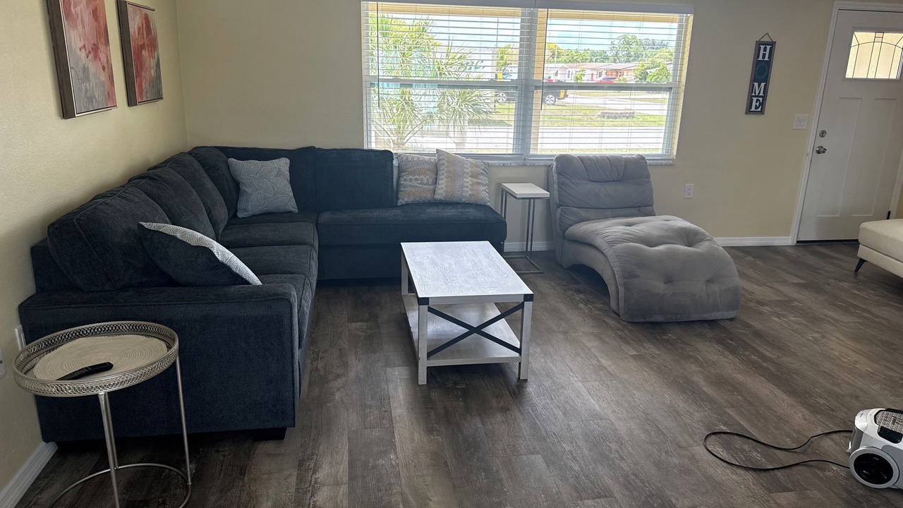 Photo of Livingroom in Colonial Hills