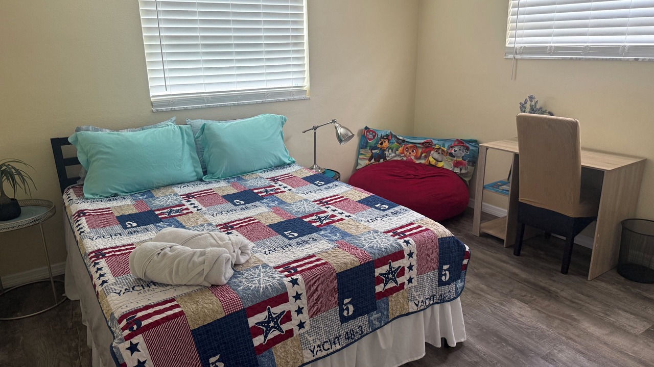 Photo of Bedroom in Colonial Hills