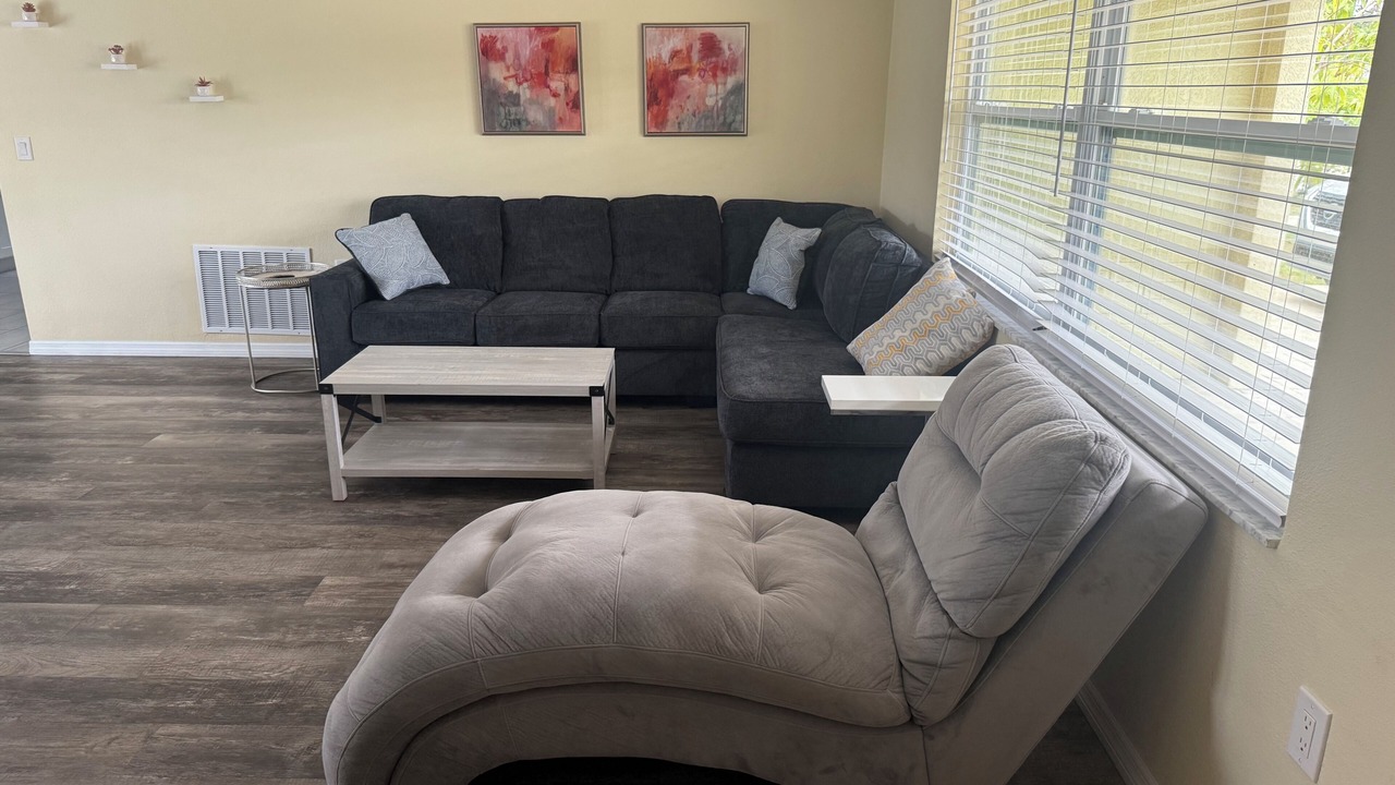 Photo of Livingroom in Colonial Hills