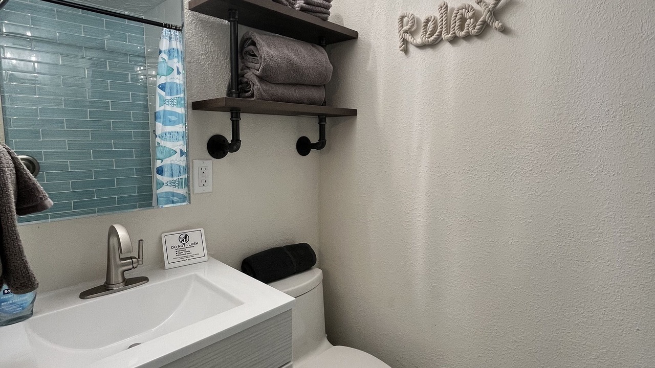 Photo of Bathroom in Weeki Wachee Gardens