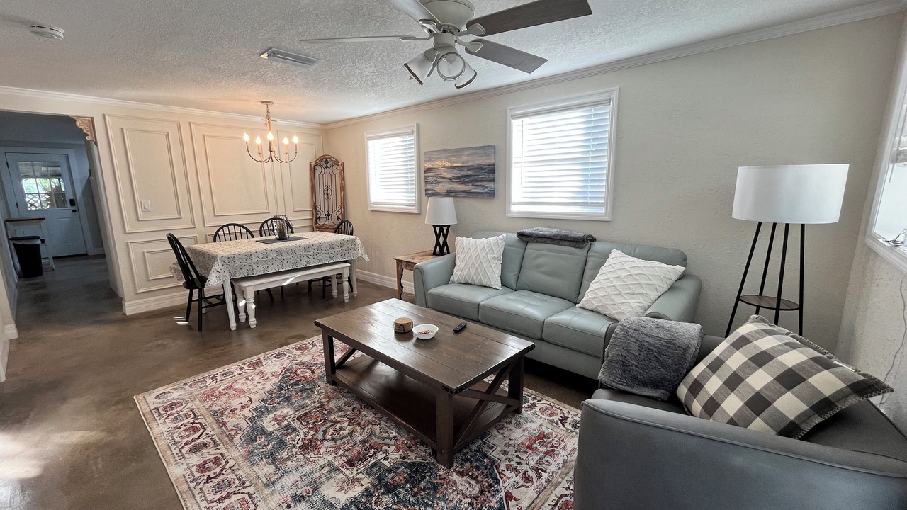 Photo of Livingroom in Weeki Wachee Gardens