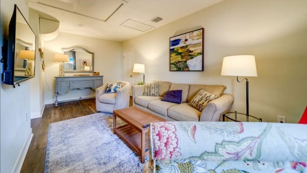 Photo of Livingroom in South Pinellas Community Council