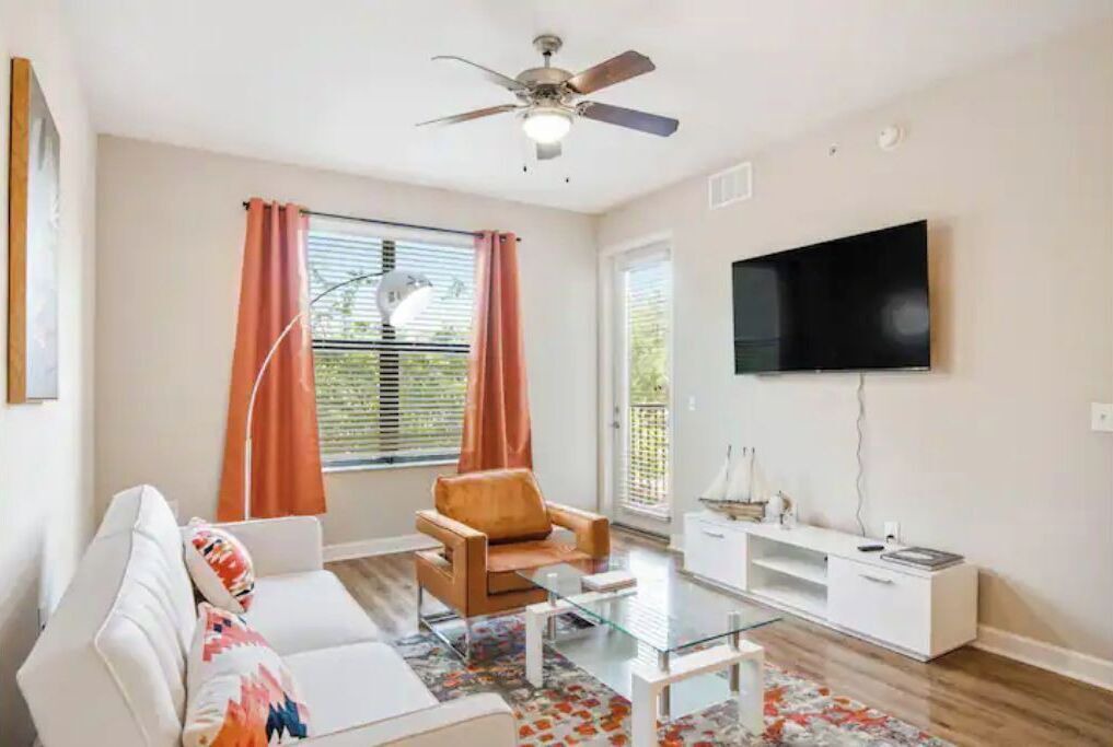 Photo of Livingroom in Carver City - Lincoln Gardens