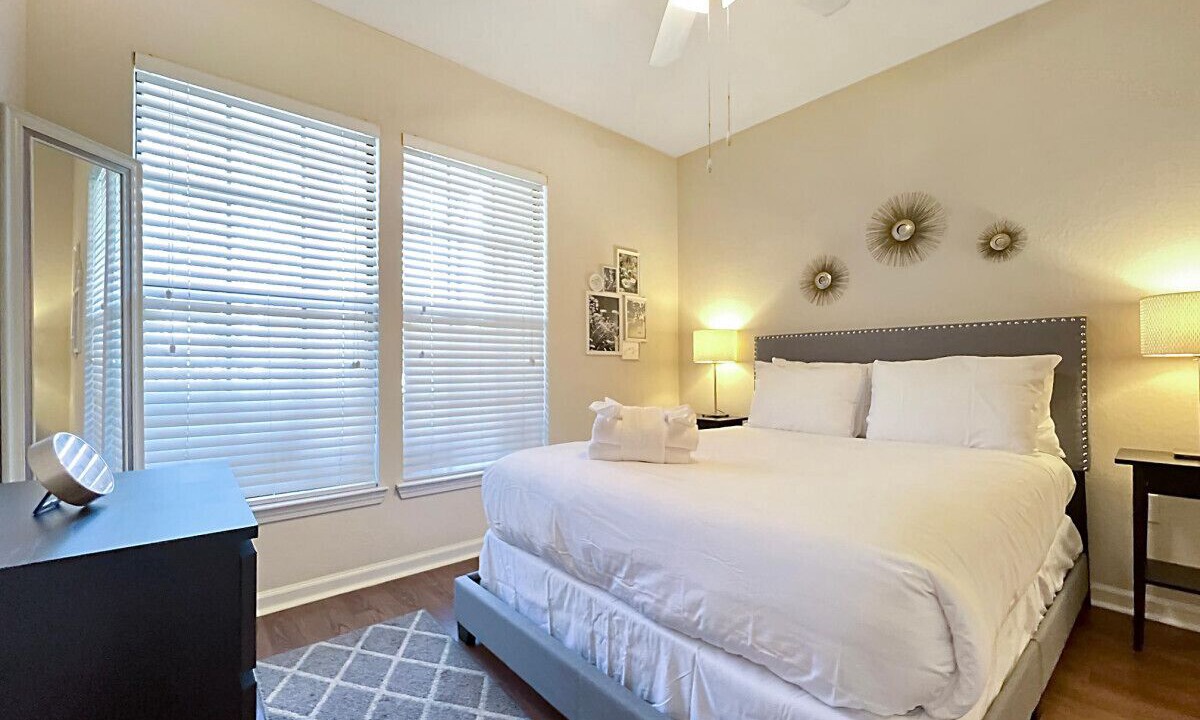Photo of Bedroom in Carver City - Lincoln Gardens