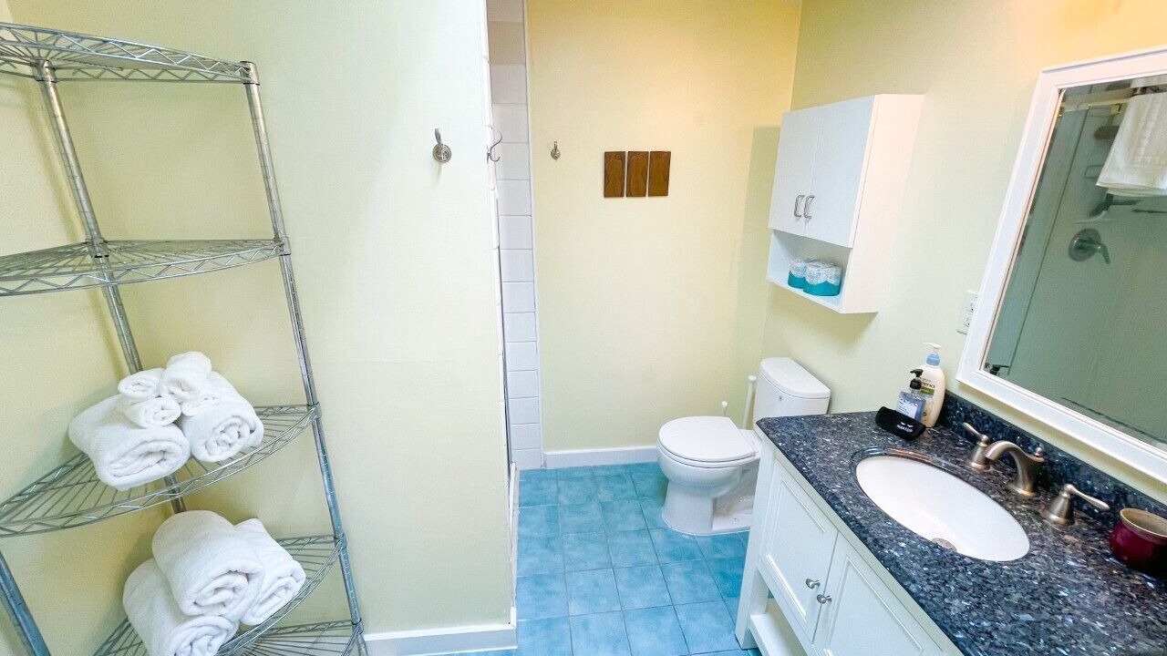 Photo of Bathroom in Peletier