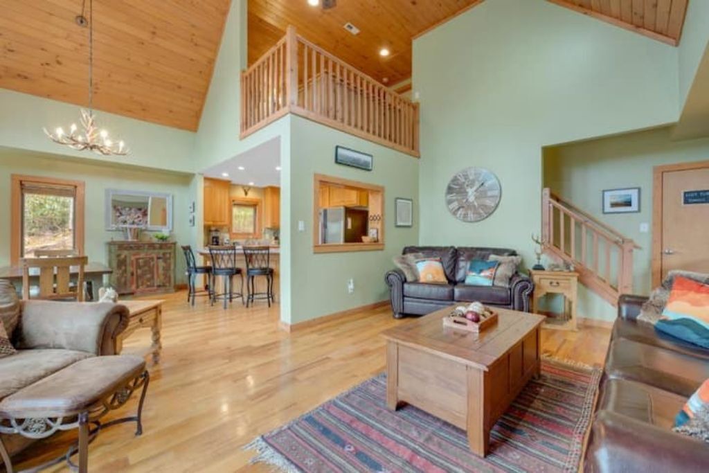 Photo of Livingroom in Charter Hills
