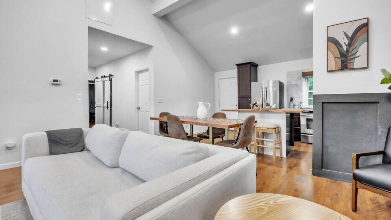 Photo of Livingroom in Duncan