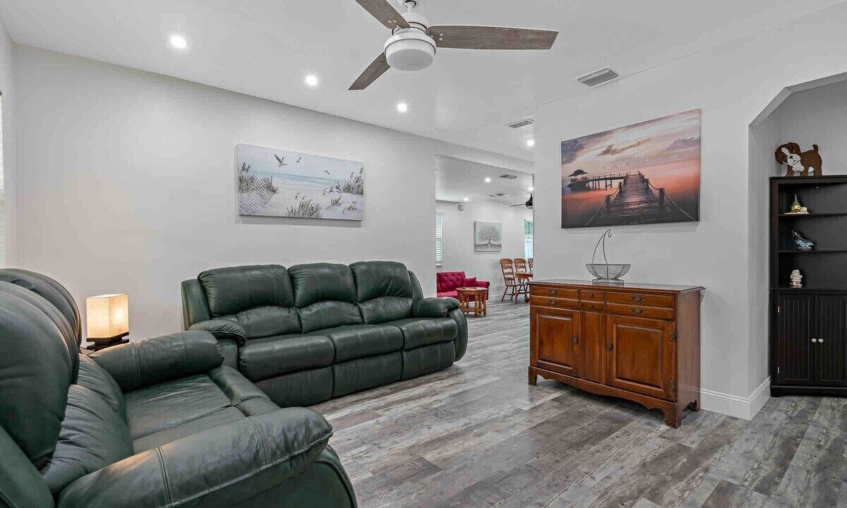 Photo of Livingroom in West Lealman