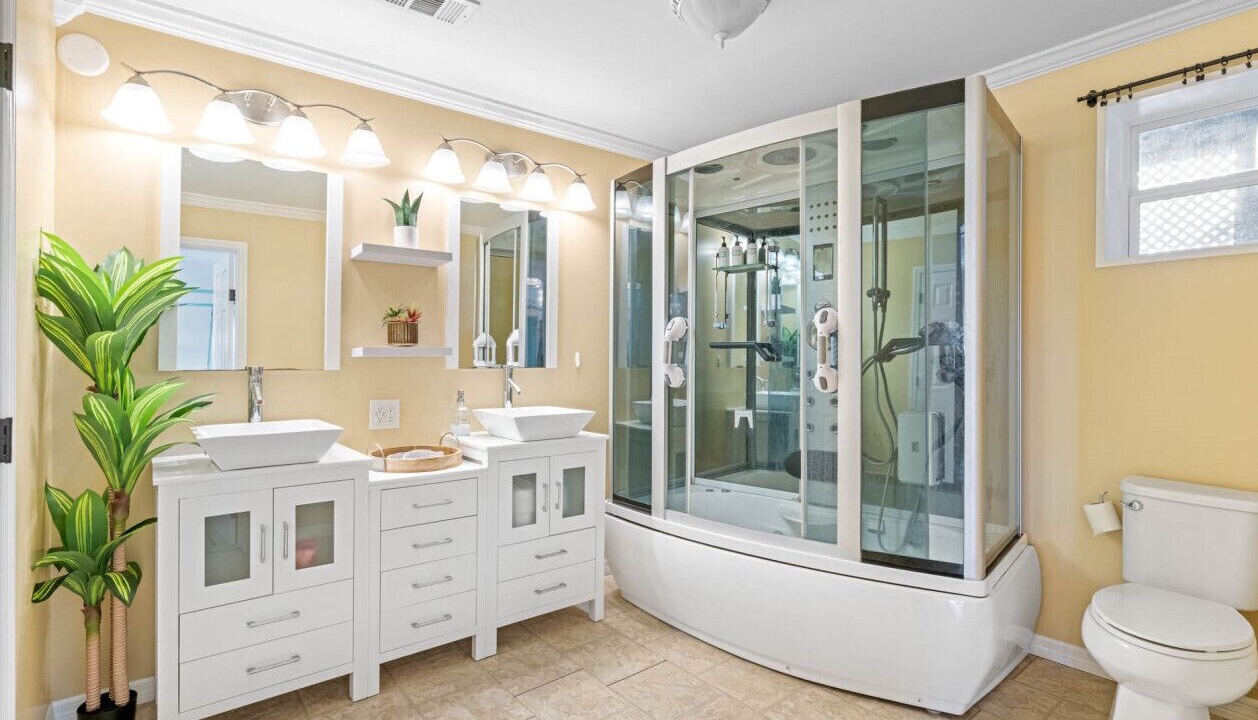 Photo of Bathroom in Largo