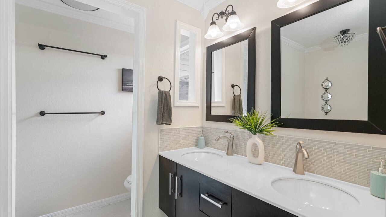 Photo of Bathroom in Largo