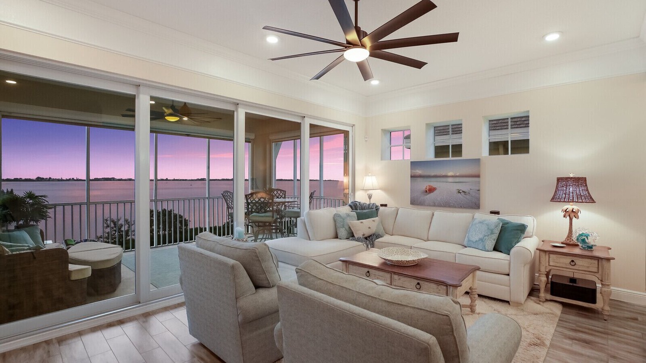 Photo of Livingroom in Whitney Beach