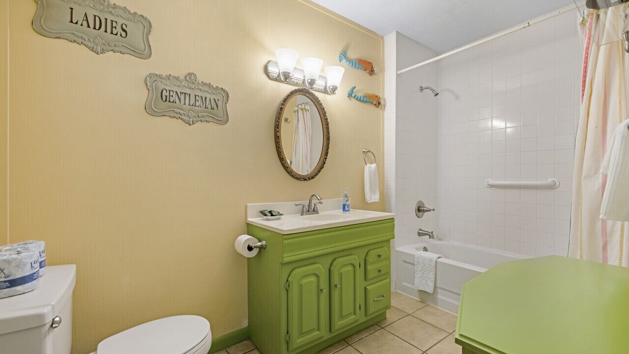 Photo of Bathroom in Cedar Key