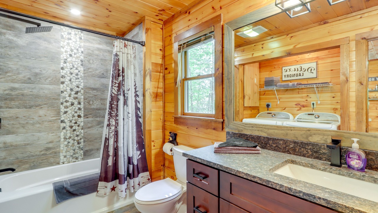 Photo of Bathroom in Mineral Bluff