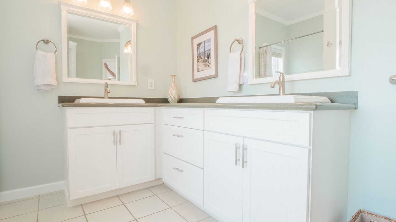 Photo of Bathroom in Treasure Island