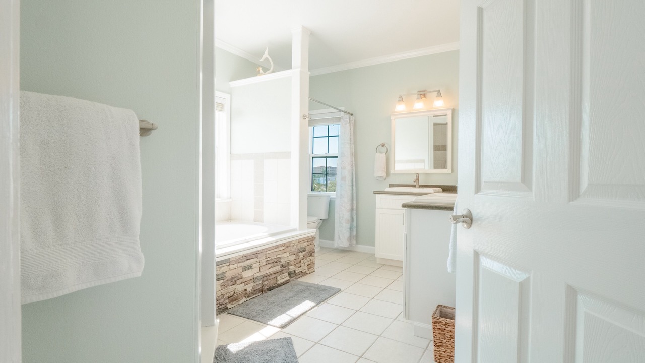 Photo of Bathroom in Treasure Island