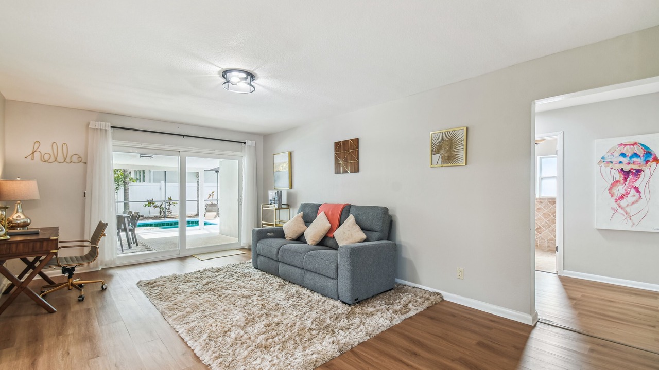 Photo of Livingroom in Oakford Park