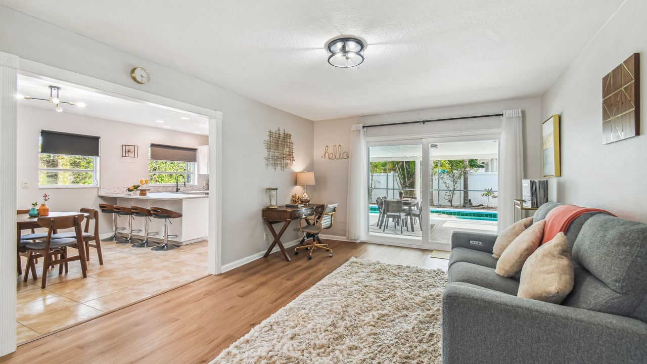 Photo of Livingroom in Oakford Park