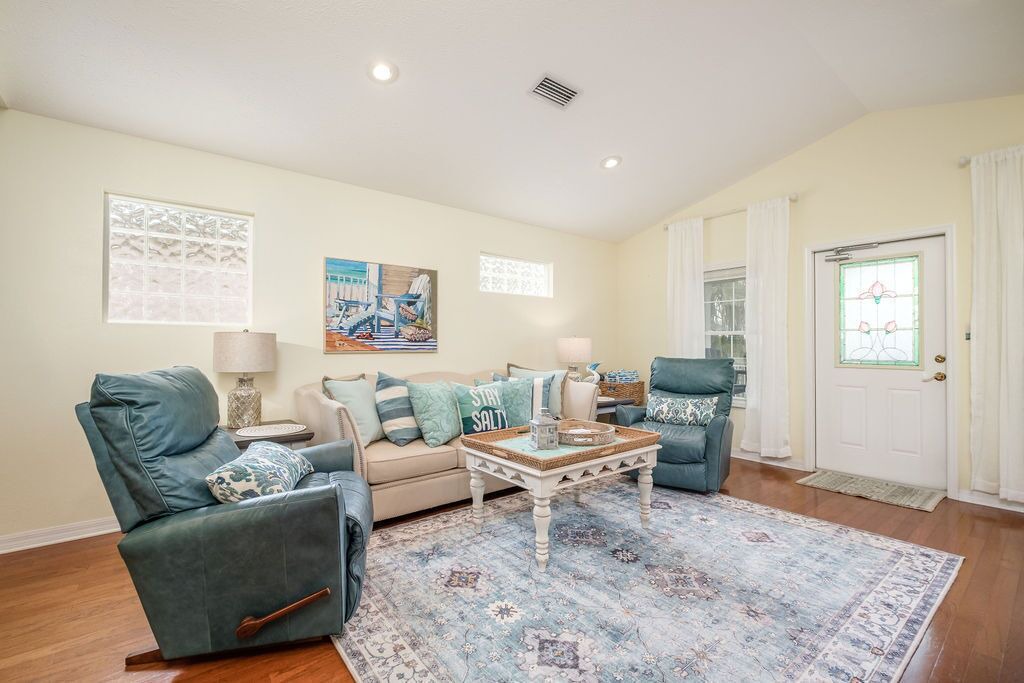 Photo of Livingroom in Cedar Key